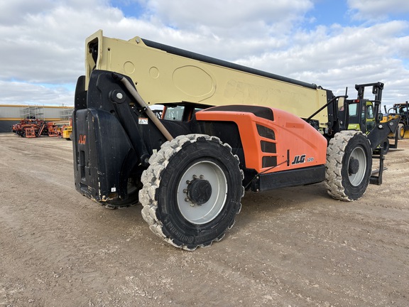 2021 JLG 1055