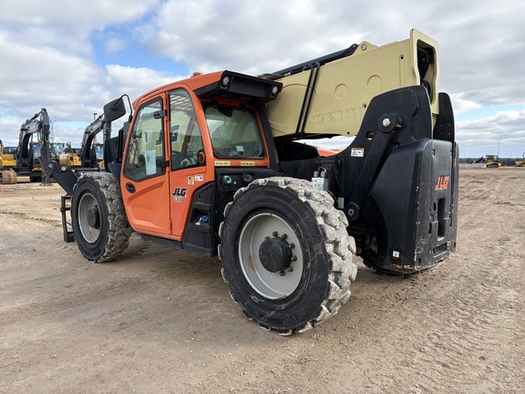 2021 JLG 1055