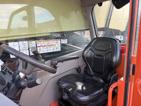 2021 JLG 1055