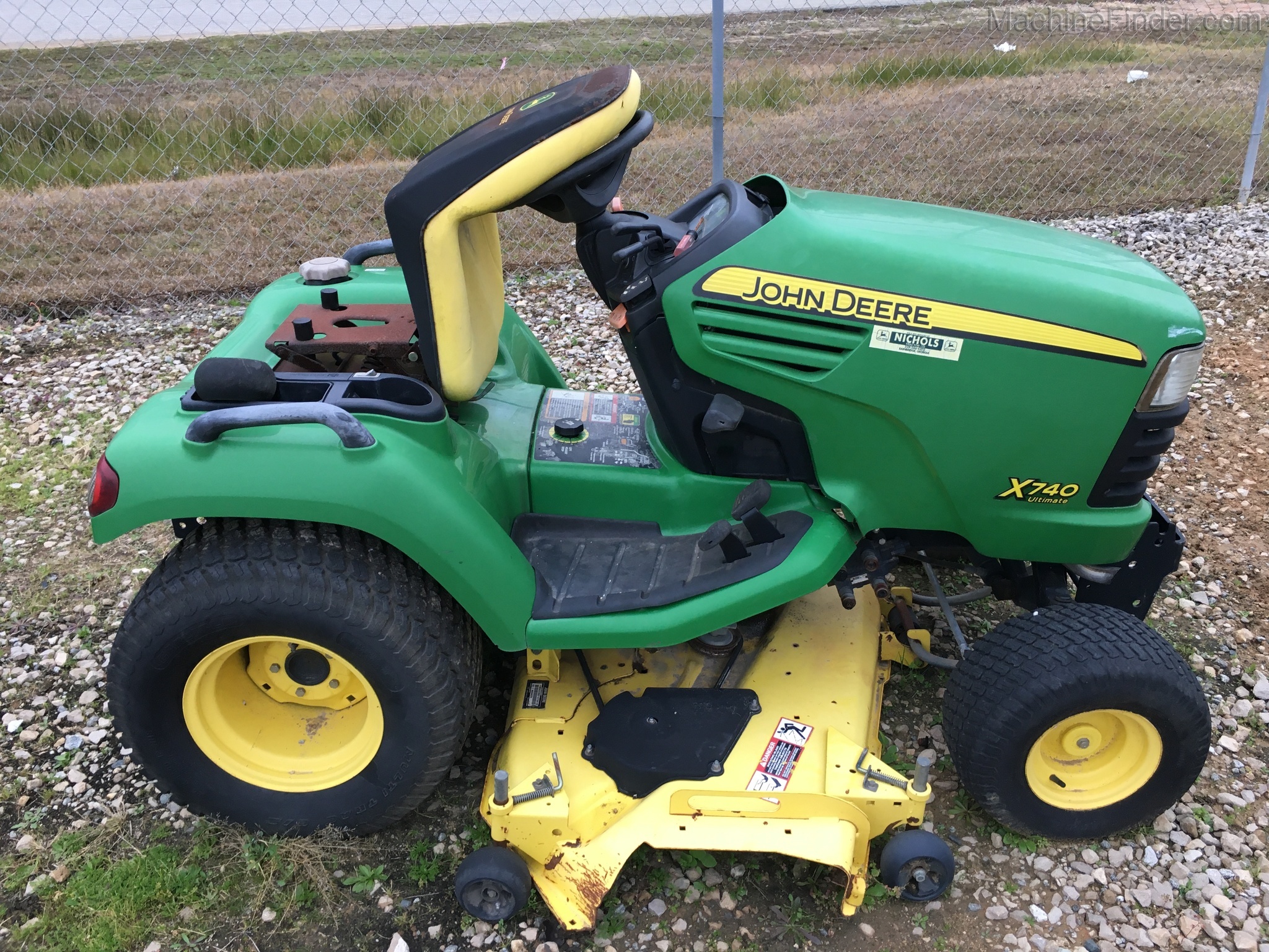 2008 John Deere X740 Image 2
