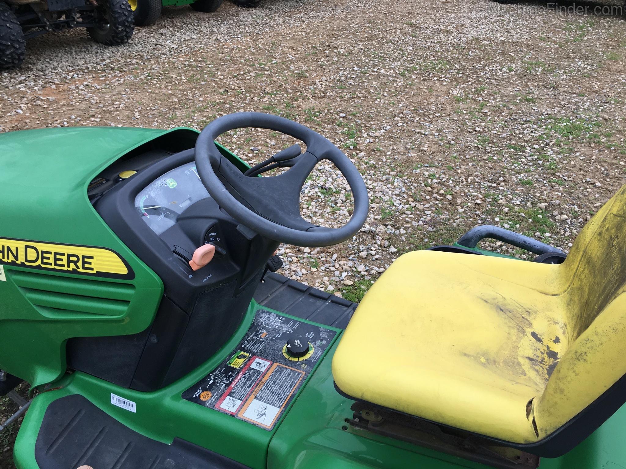 2008 John Deere X740 Image 5