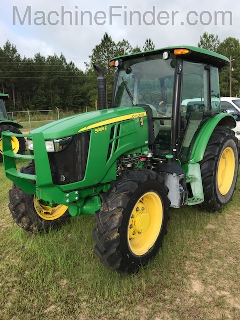2017 John Deere 5085E Image 1
