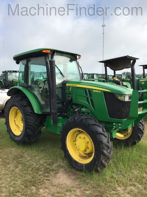 2017 John Deere 5085E Image 2