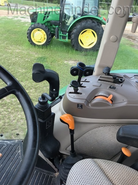 2017 John Deere 5085E Image 5