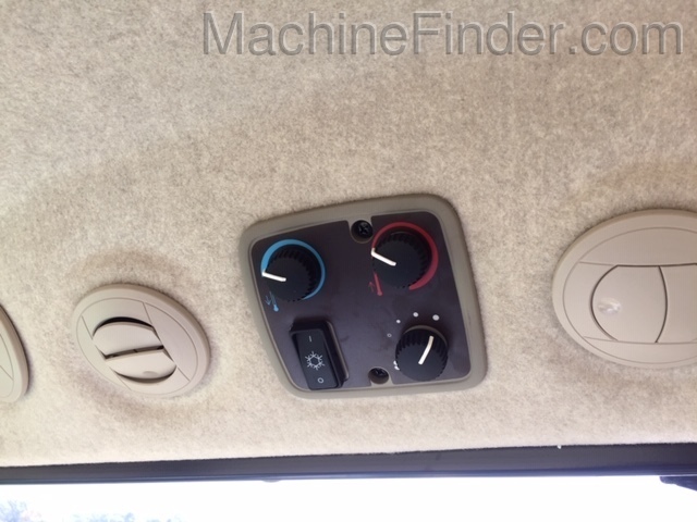 2020 John Deere 3039R Cab Image 7