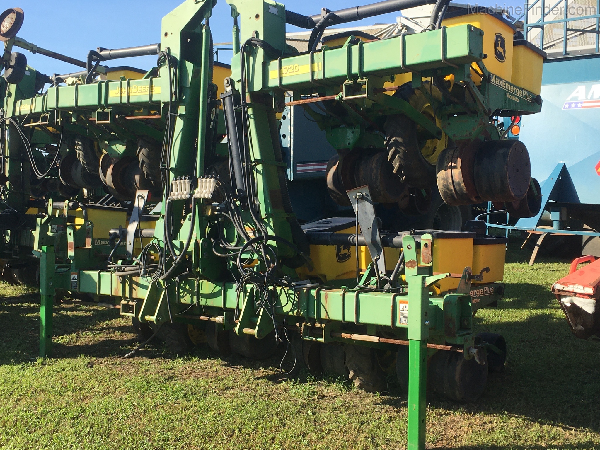 2001 John Deere 1720 Image 1