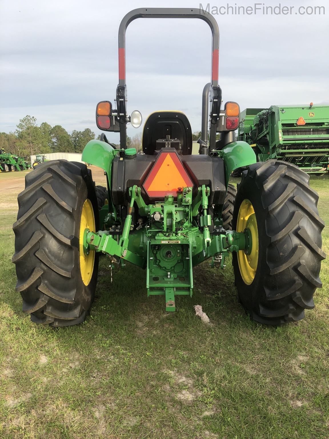 2018 John Deere 5055E Image 4