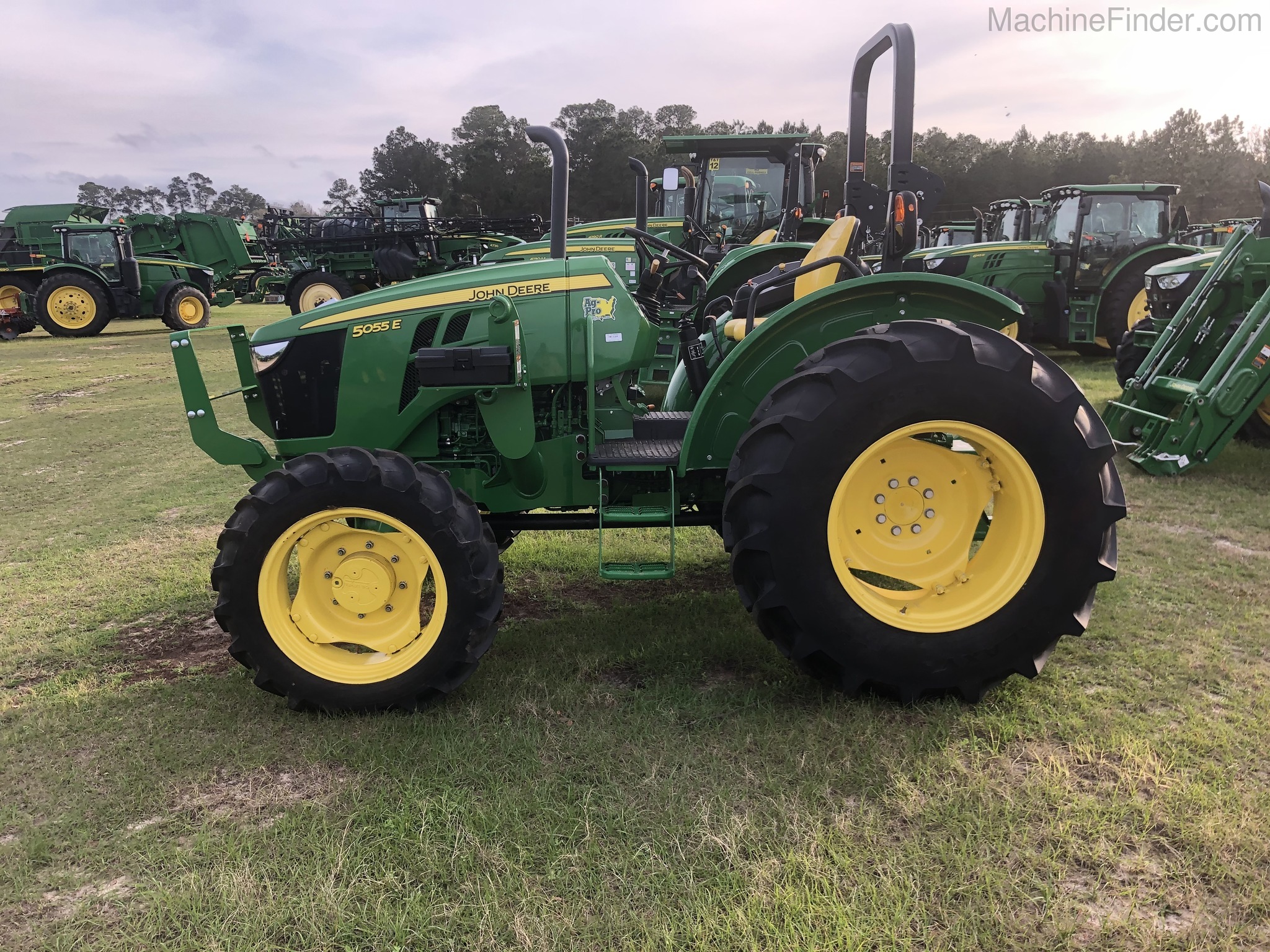 2018 John Deere 5055E Image 1