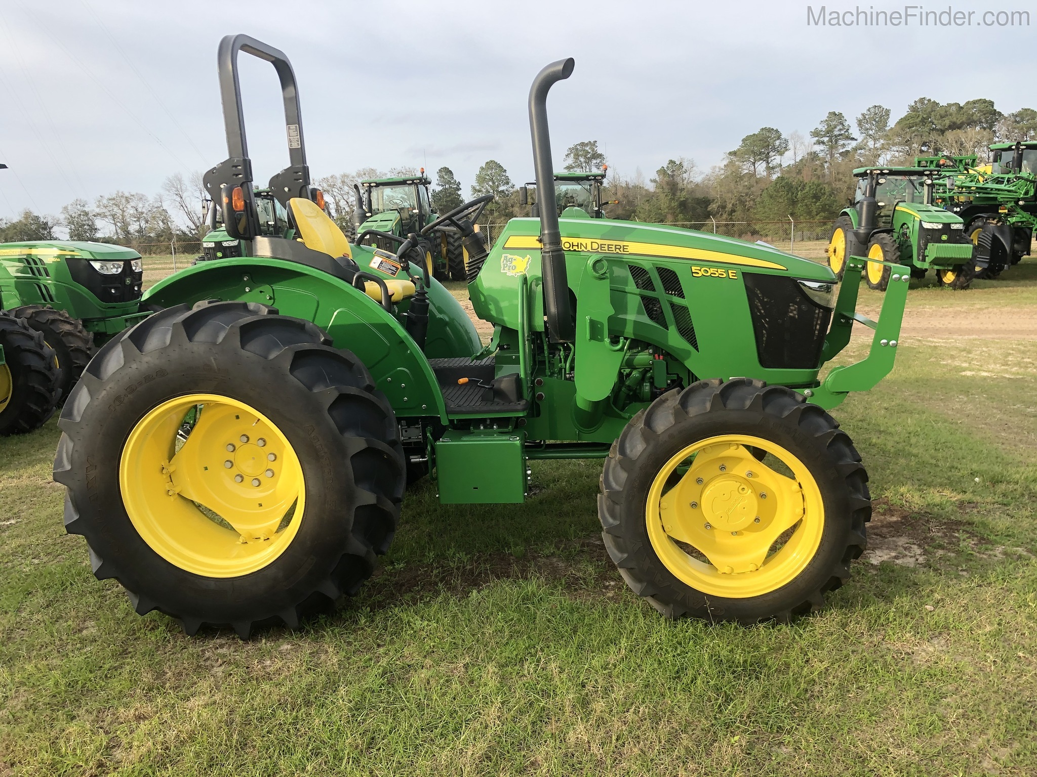 2018 John Deere 5055E Image 3