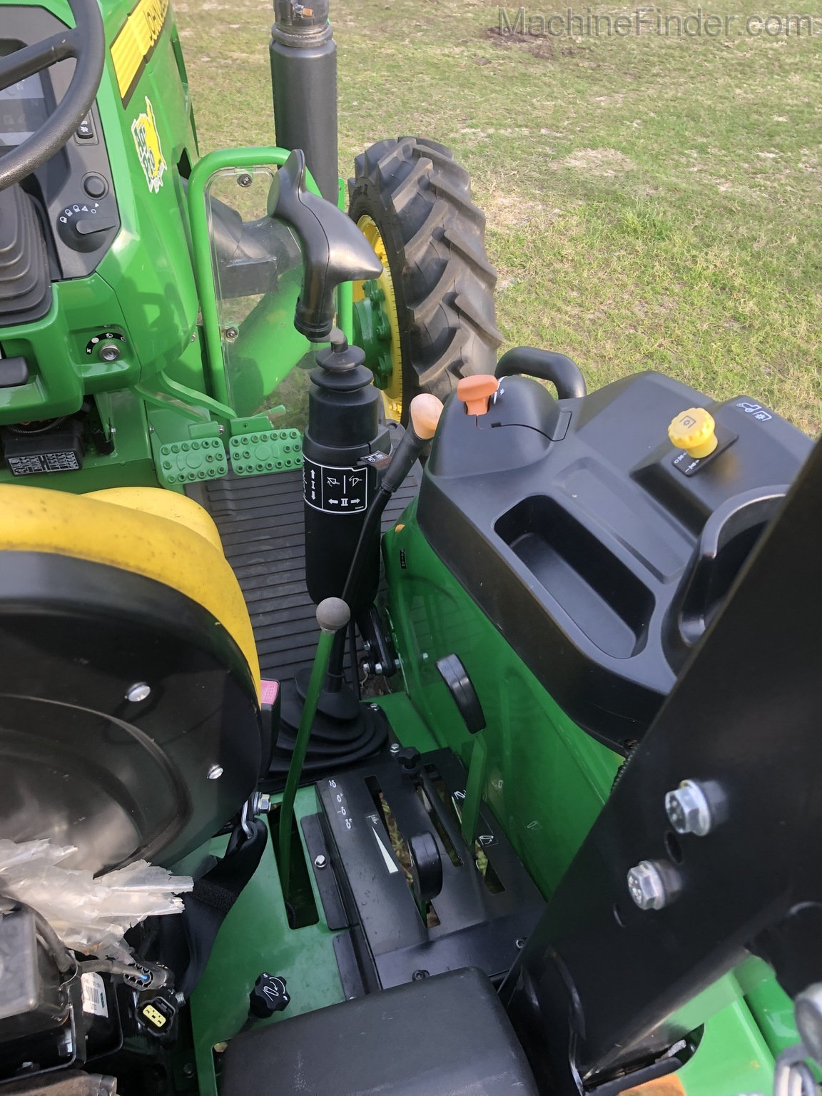 2018 John Deere 5055E Image 6