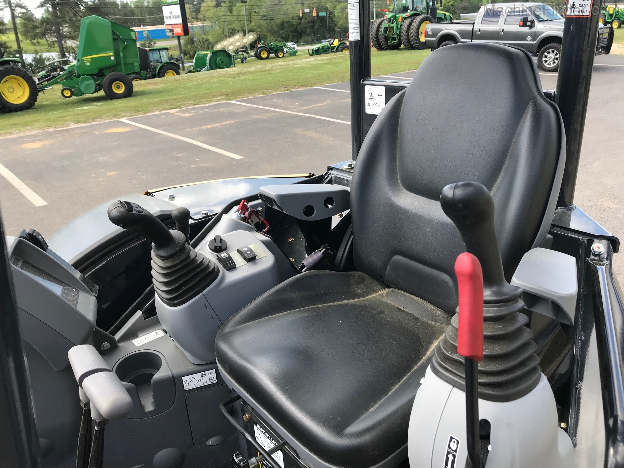 2021 John Deere 35G Image 10