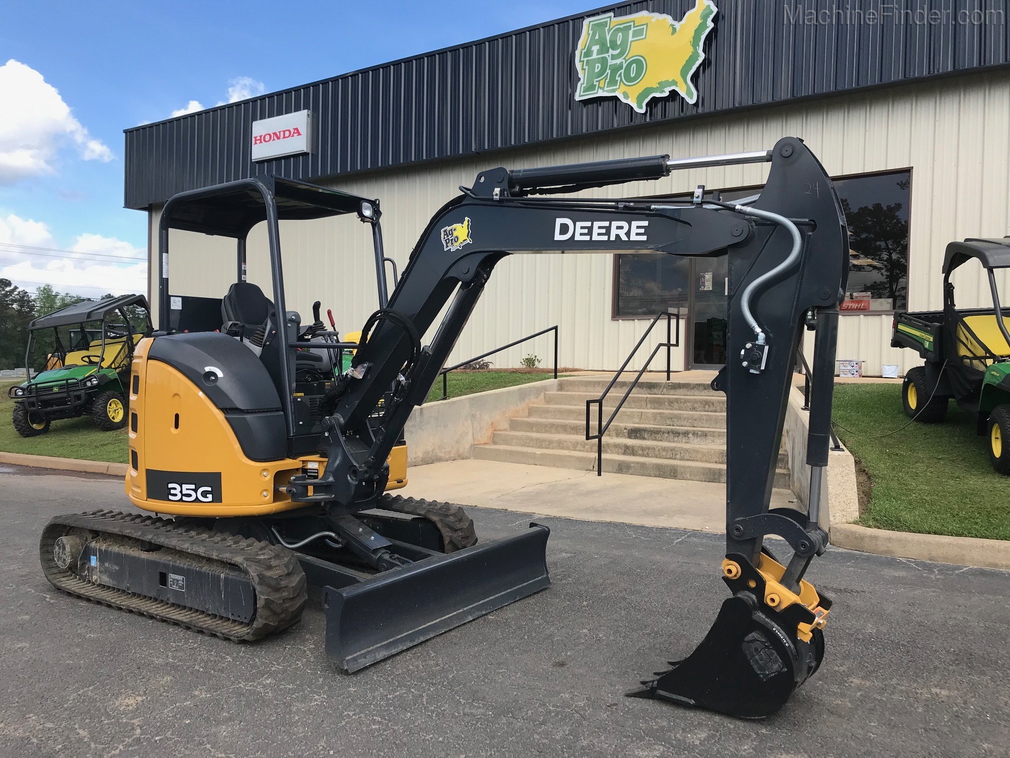 2021 John Deere 35G Image 1