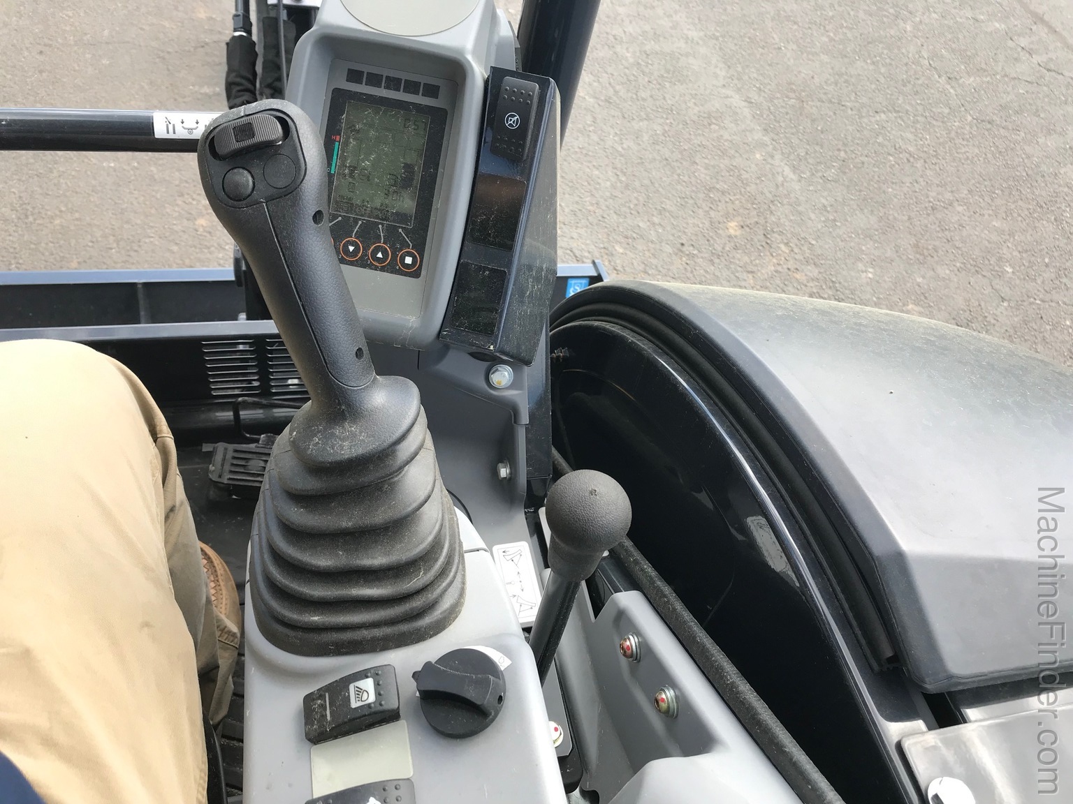 2021 John Deere 35G Image 11