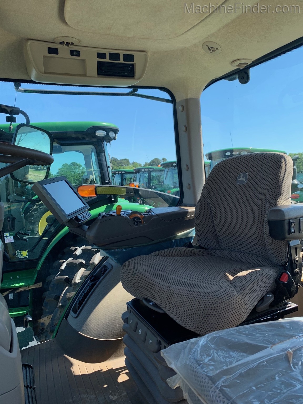 2019 John Deere 8295R Image 4