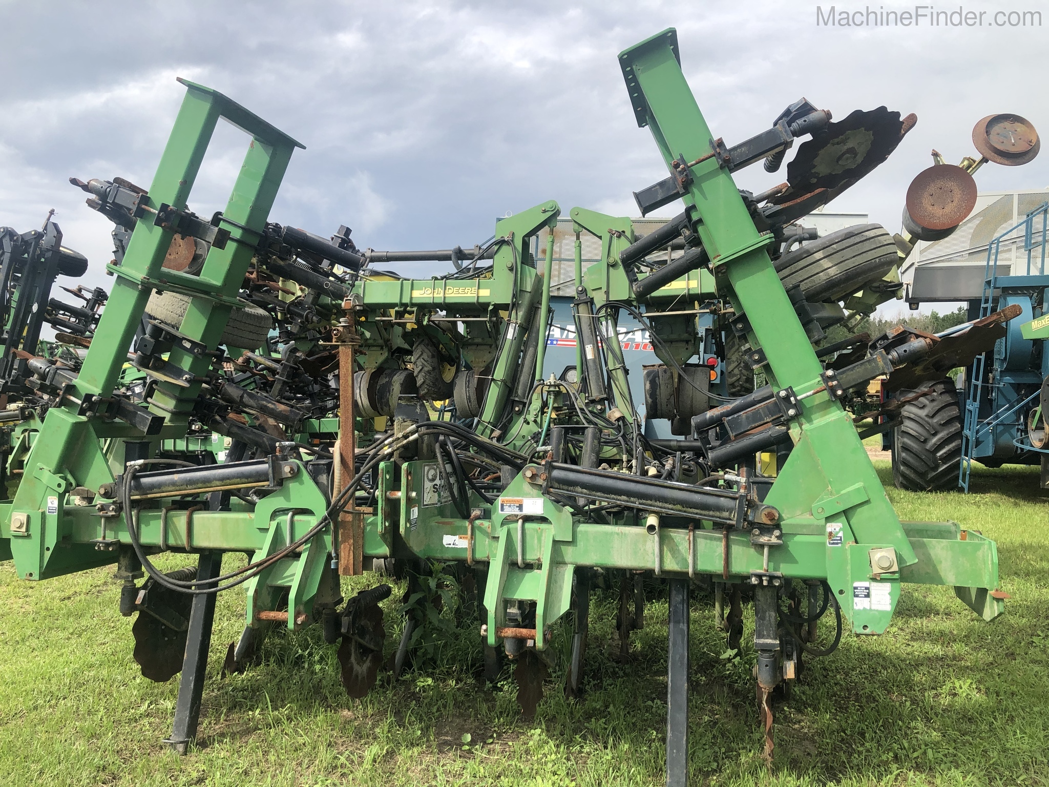 2002 John Deere 1720 Image 3