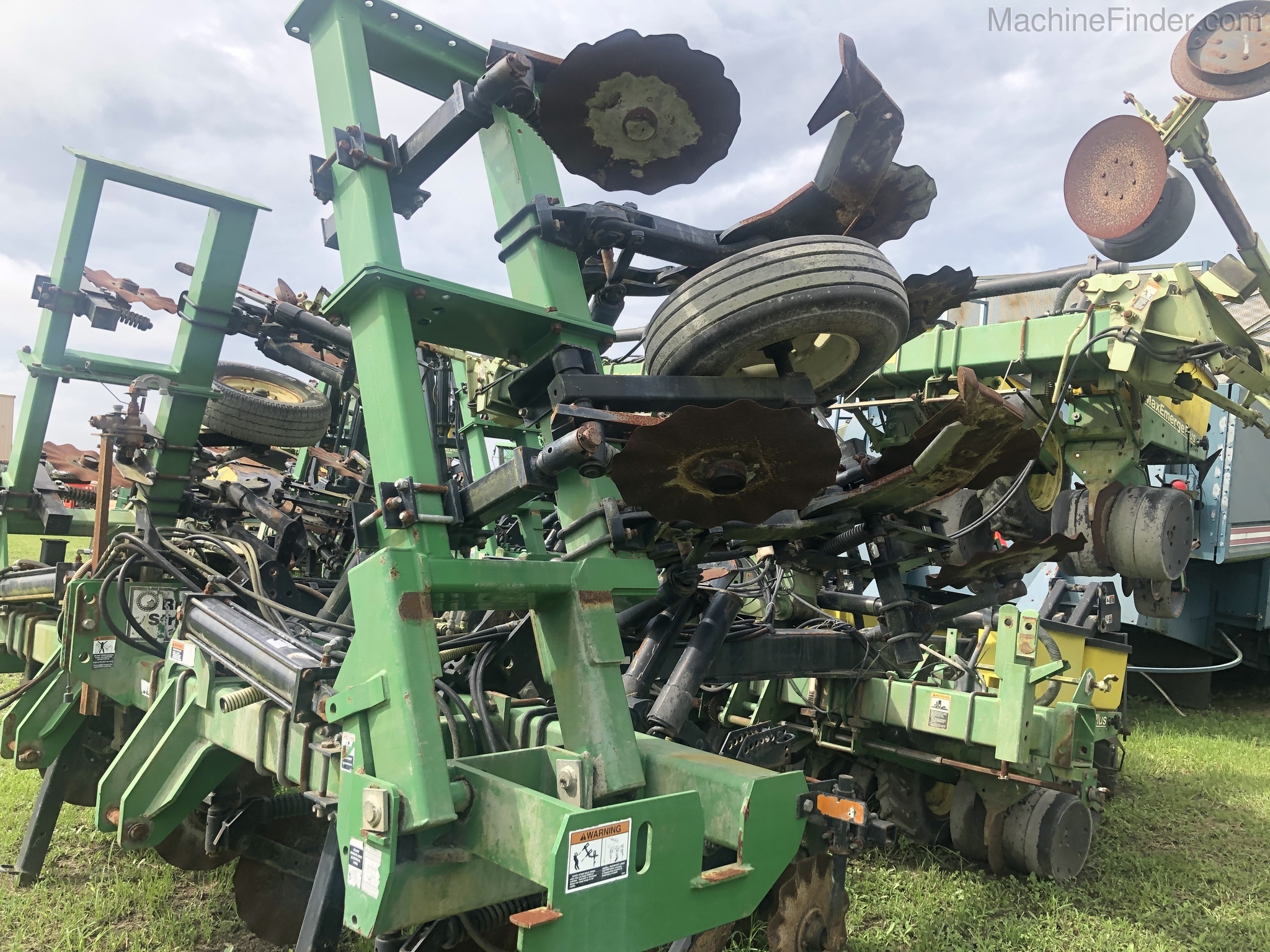 2002 John Deere 1720 Image 1