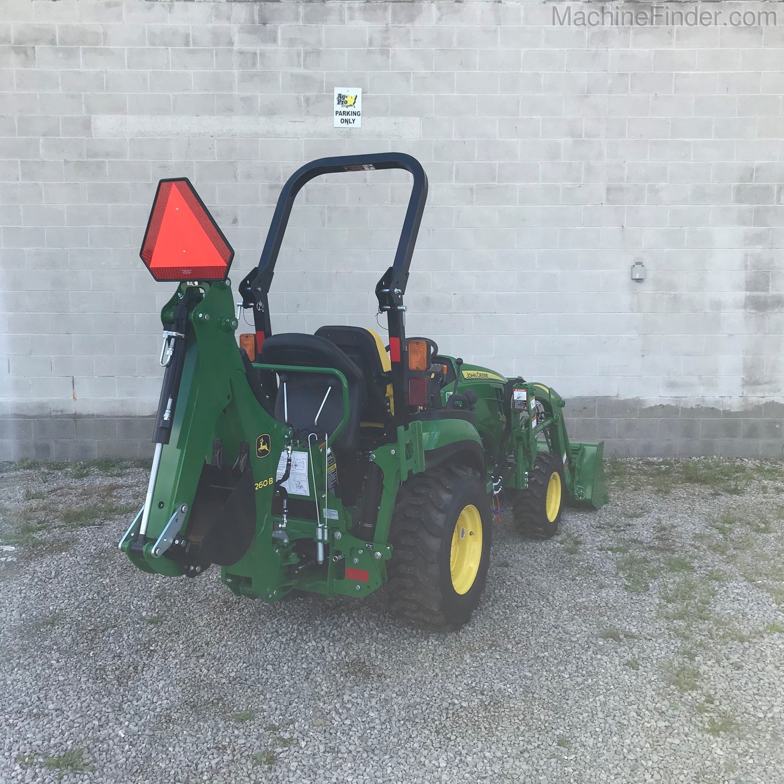 2020 John Deere 2025R Image 8