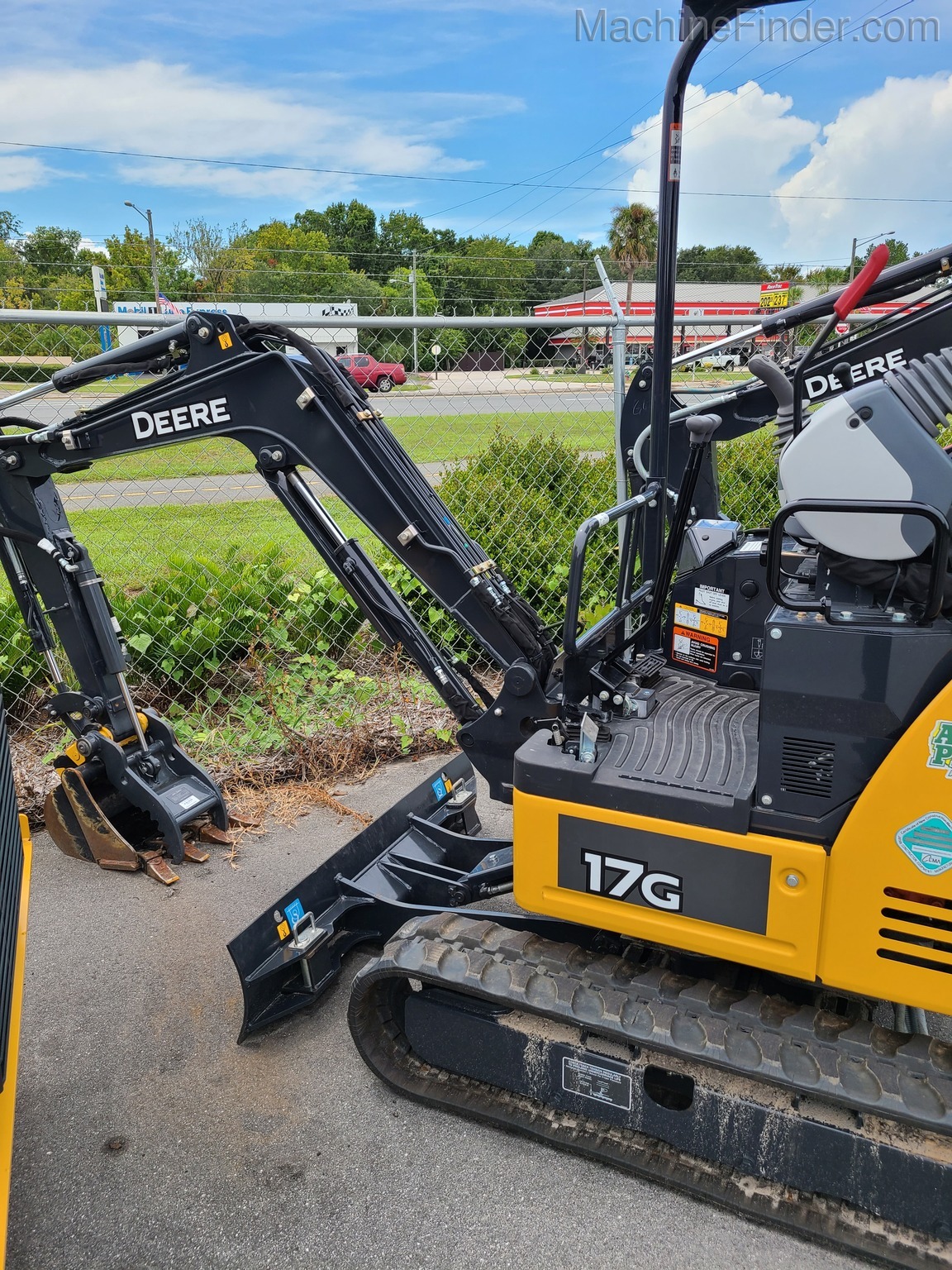 2020 John Deere 17G Image 1