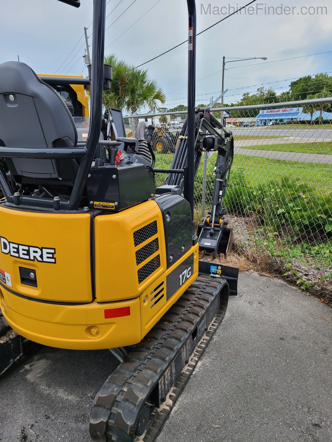 2020 John Deere 17G Image 3