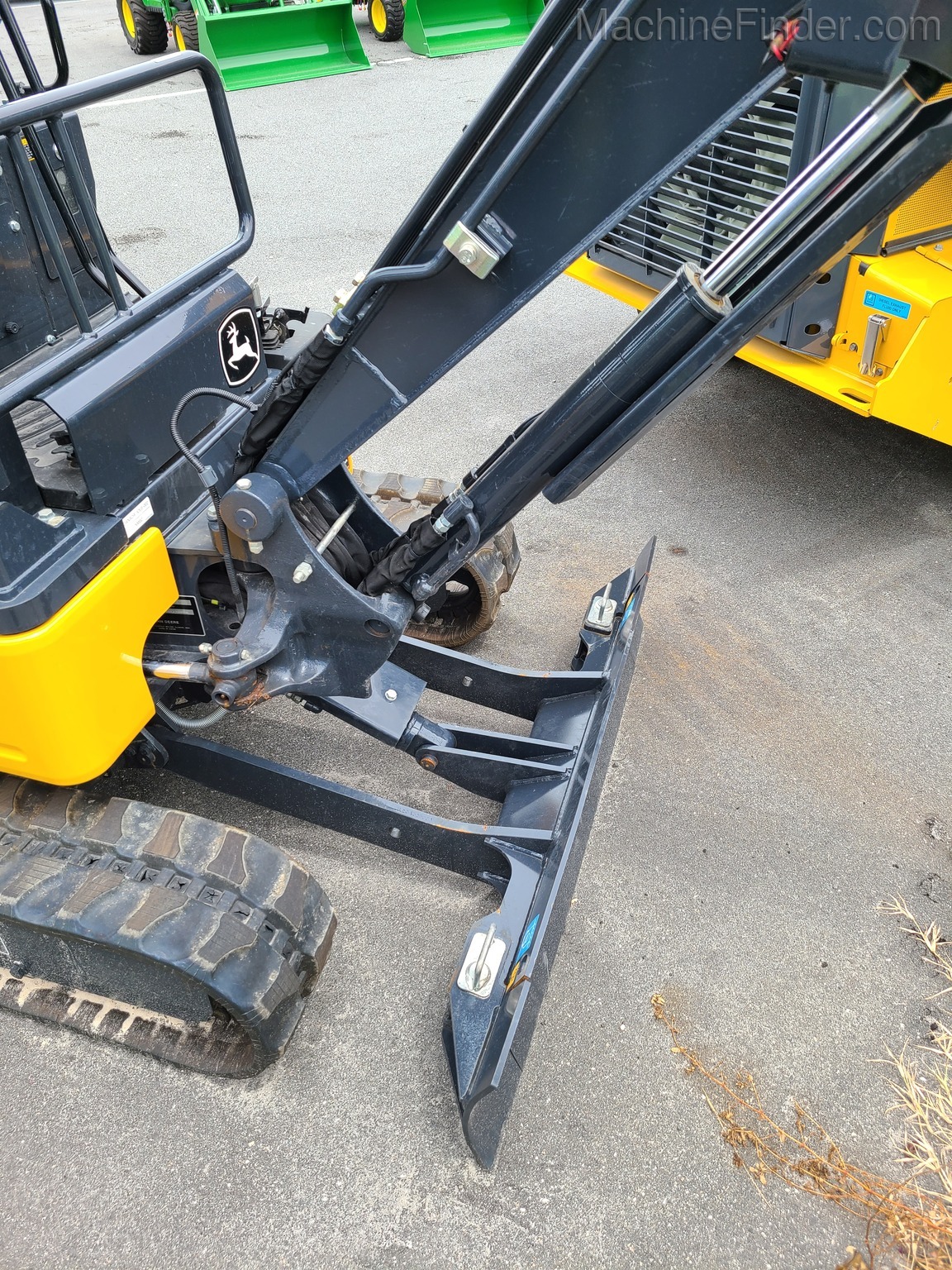 2020 John Deere 17G Image 5