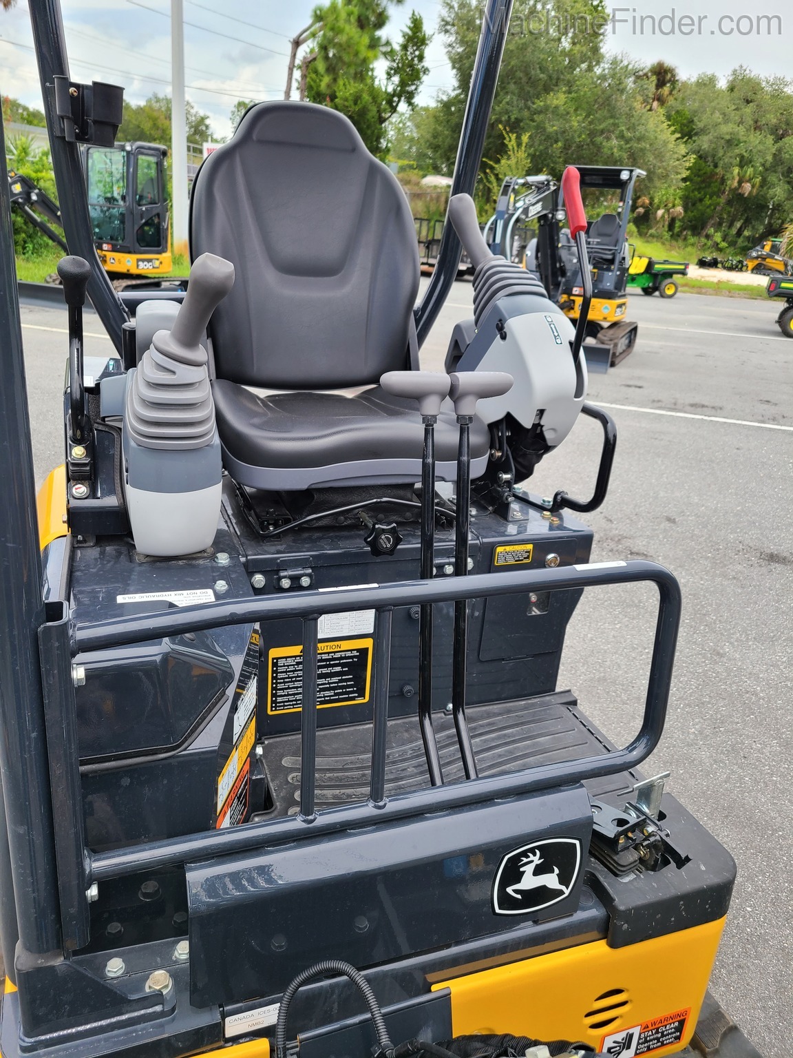 2020 John Deere 17G Image 4