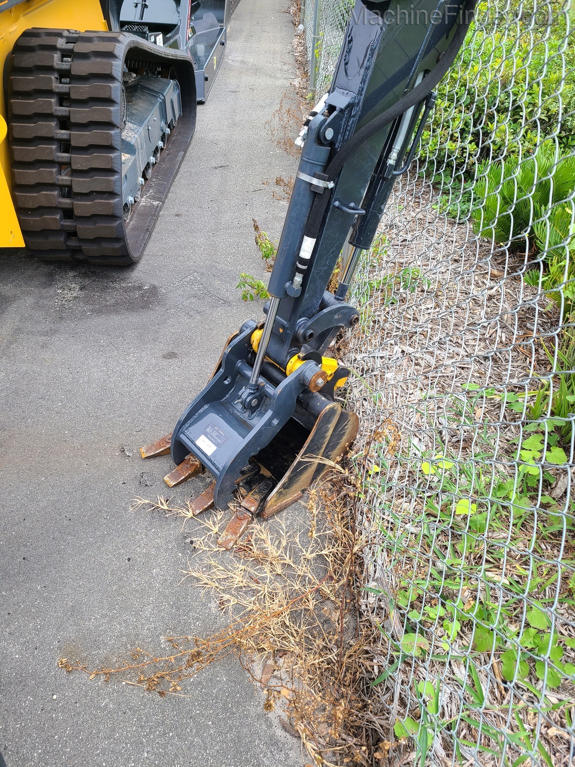 2020 John Deere 17G Image 6