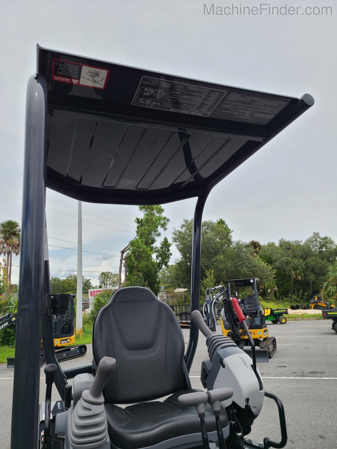 2020 John Deere 17G Image 8