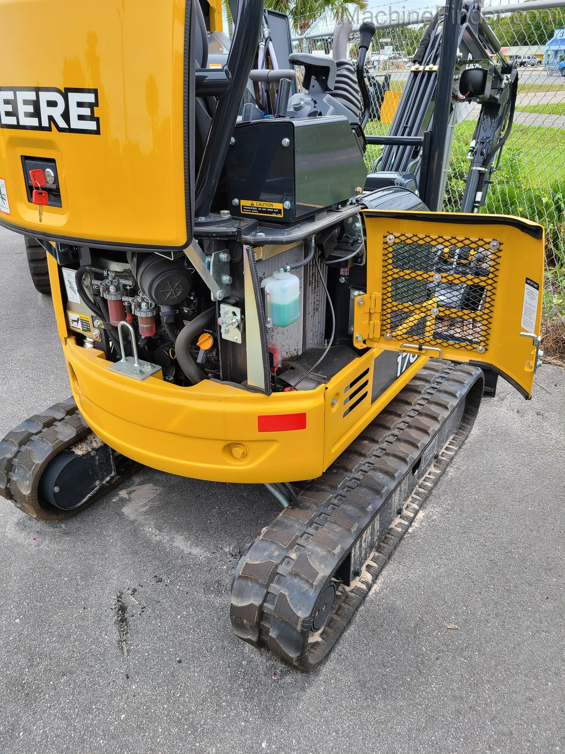 2020 John Deere 17G Image 11