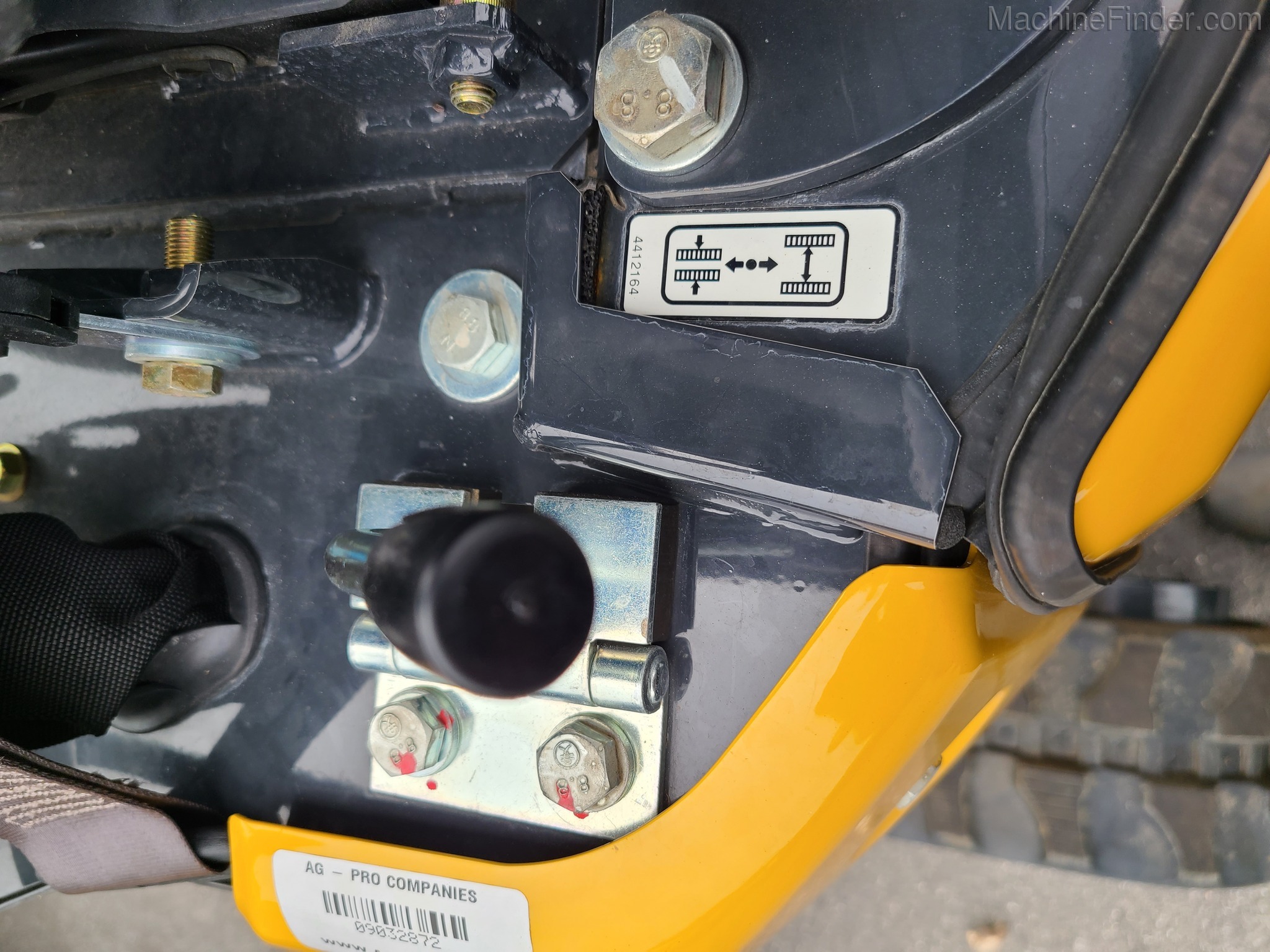 2020 John Deere 17G Image 9