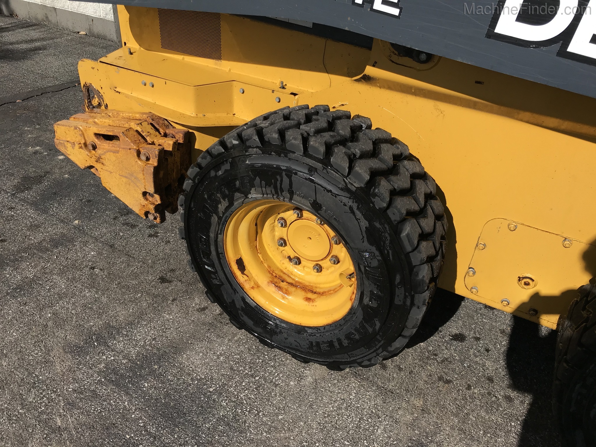 2017 John Deere 324E Image 7