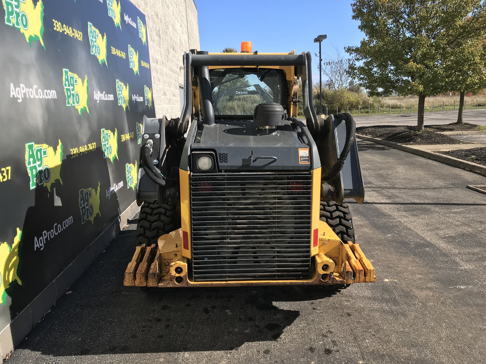 2017 John Deere 324E Image 8