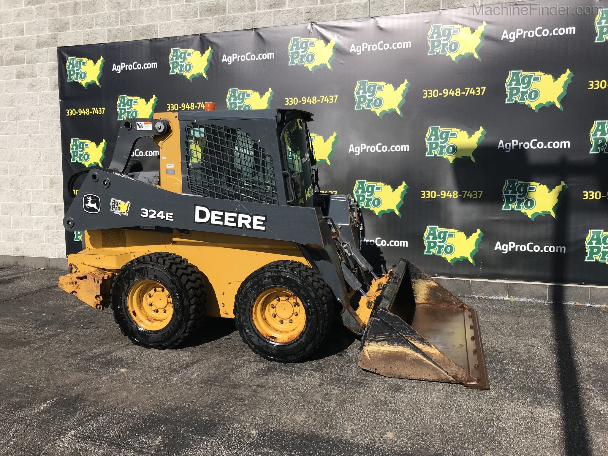 2017 John Deere 324E Image 4