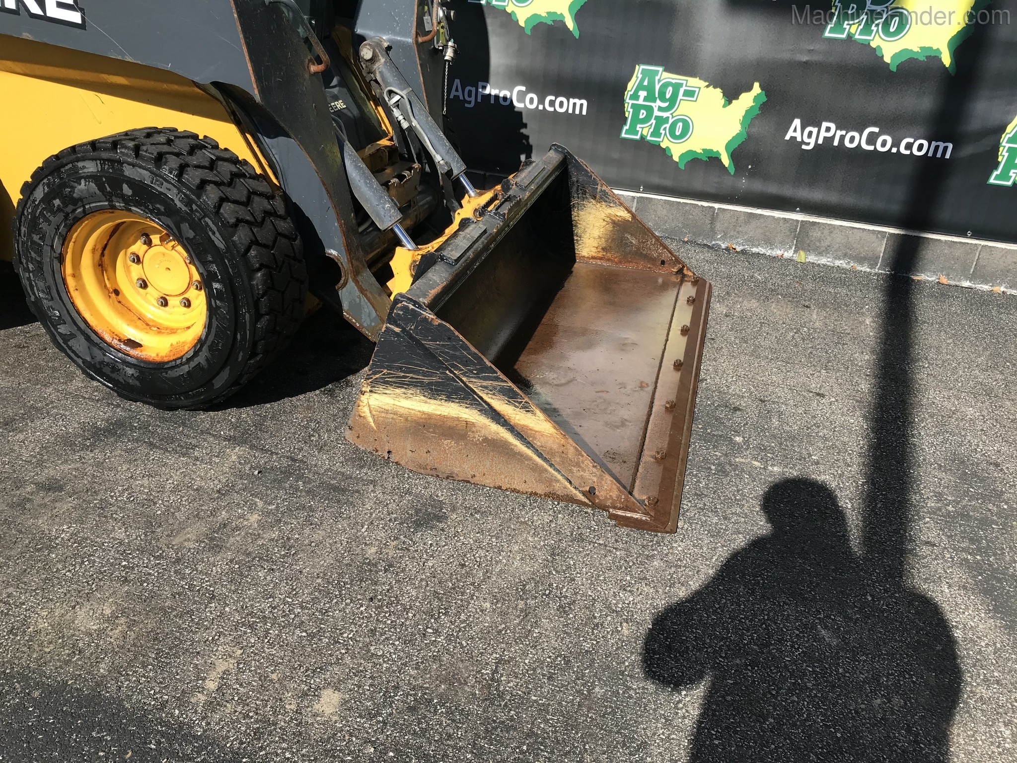 2017 John Deere 324E Image 5
