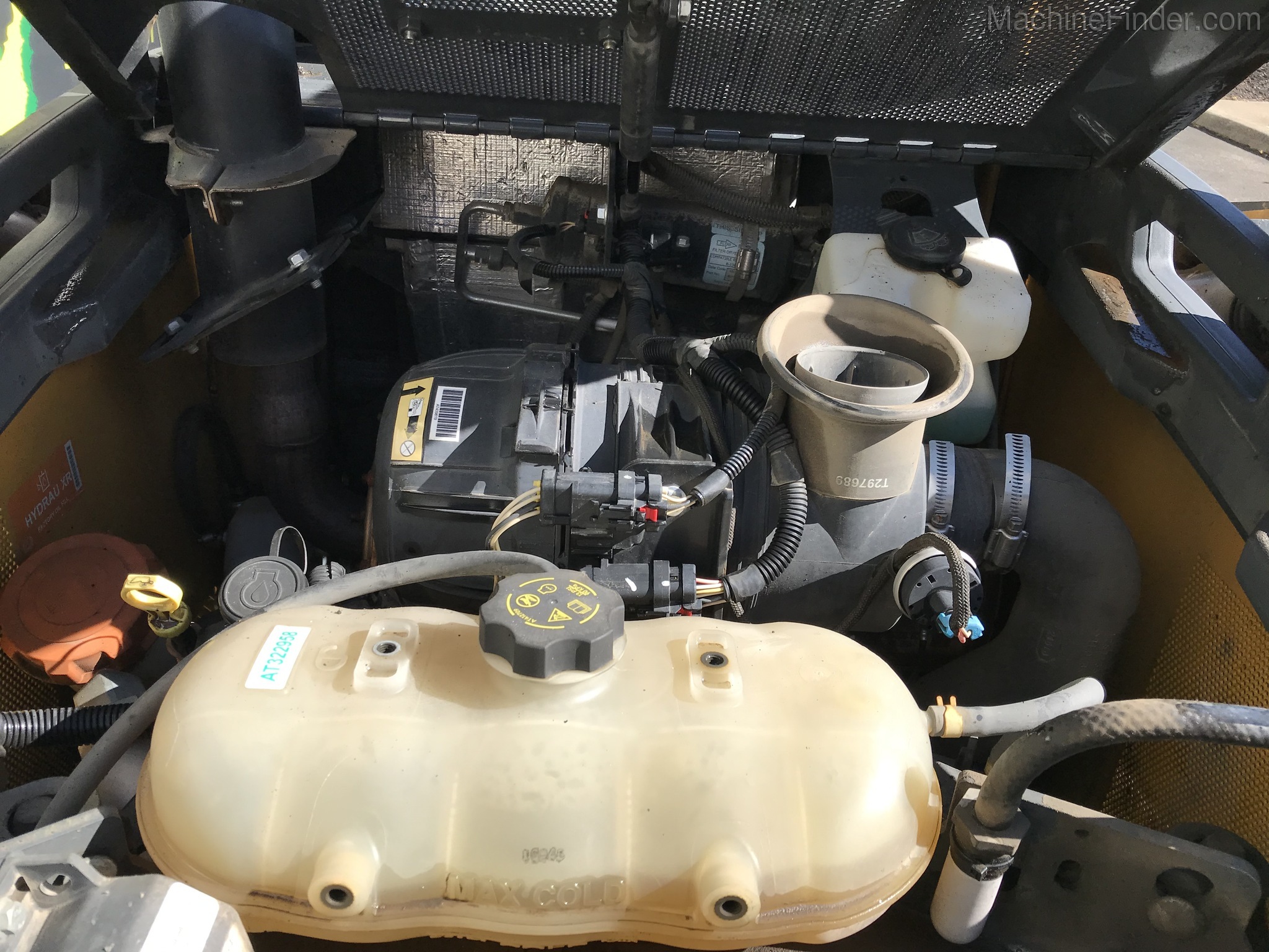 2017 John Deere 324E Image 9