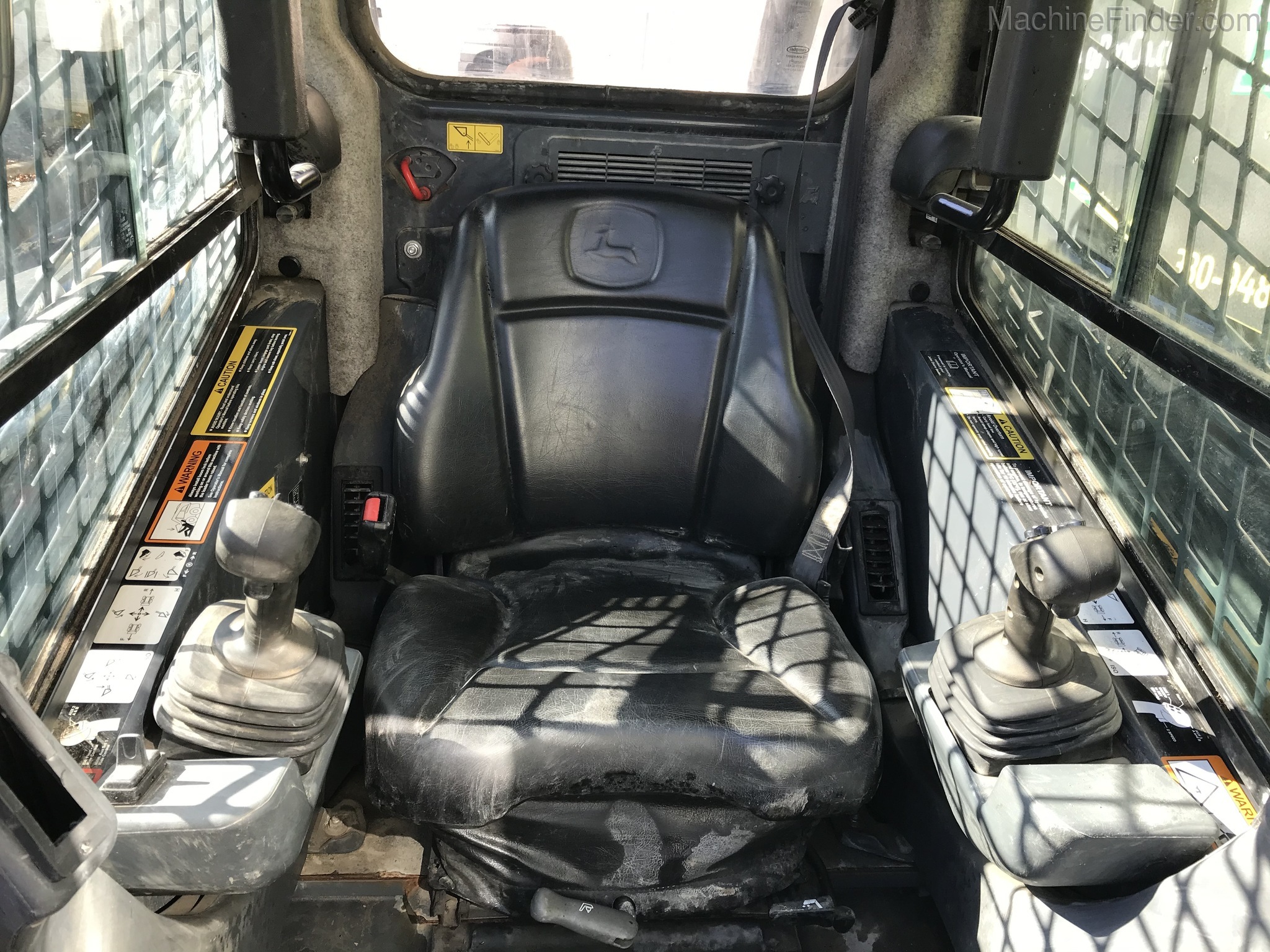 2017 John Deere 324E Image 13
