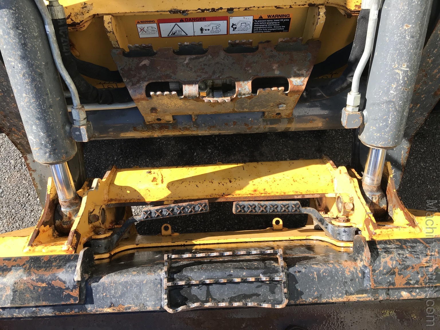 2017 John Deere 324E Image 12