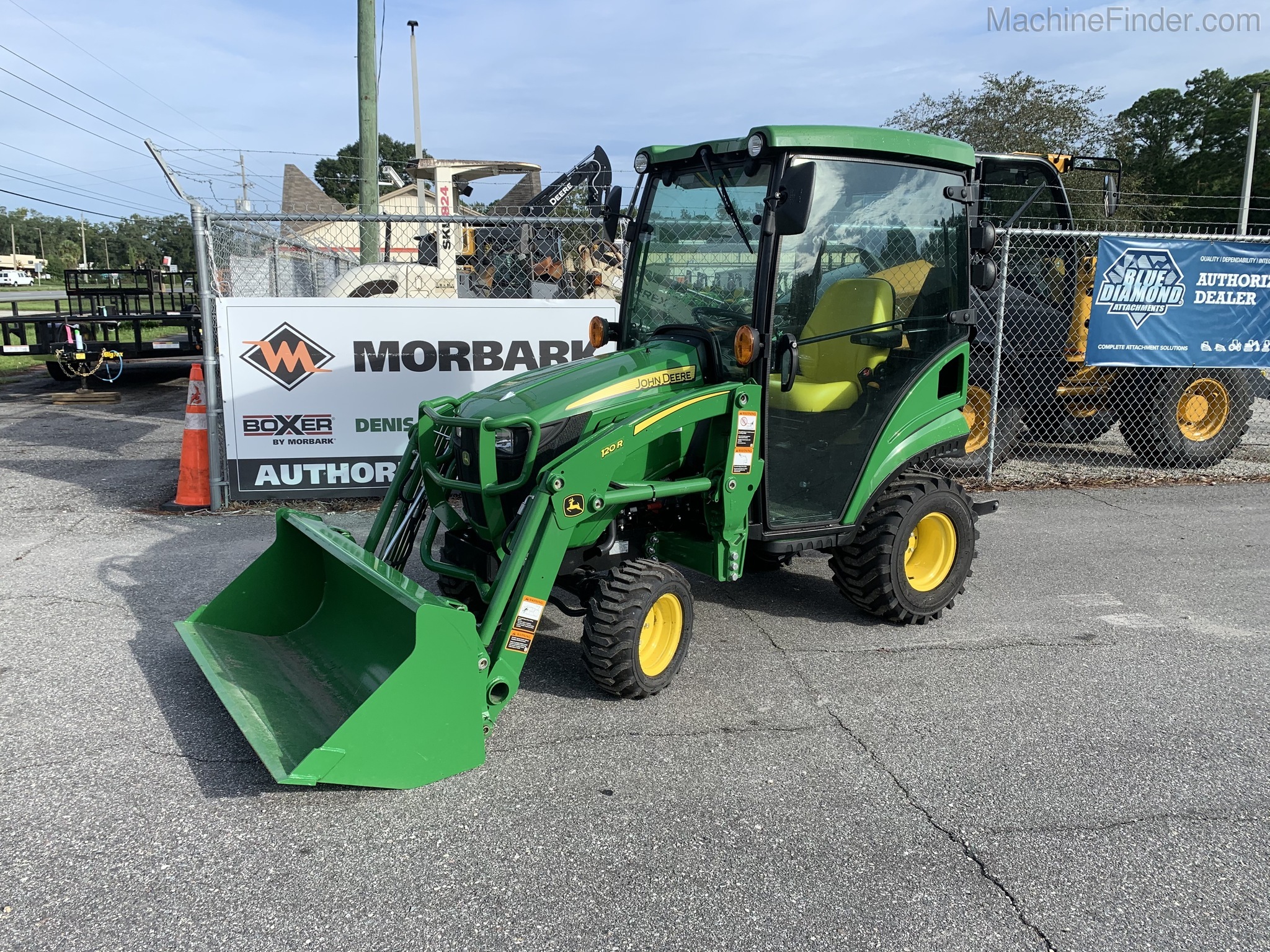 2020 John Deere 1025R Image 1