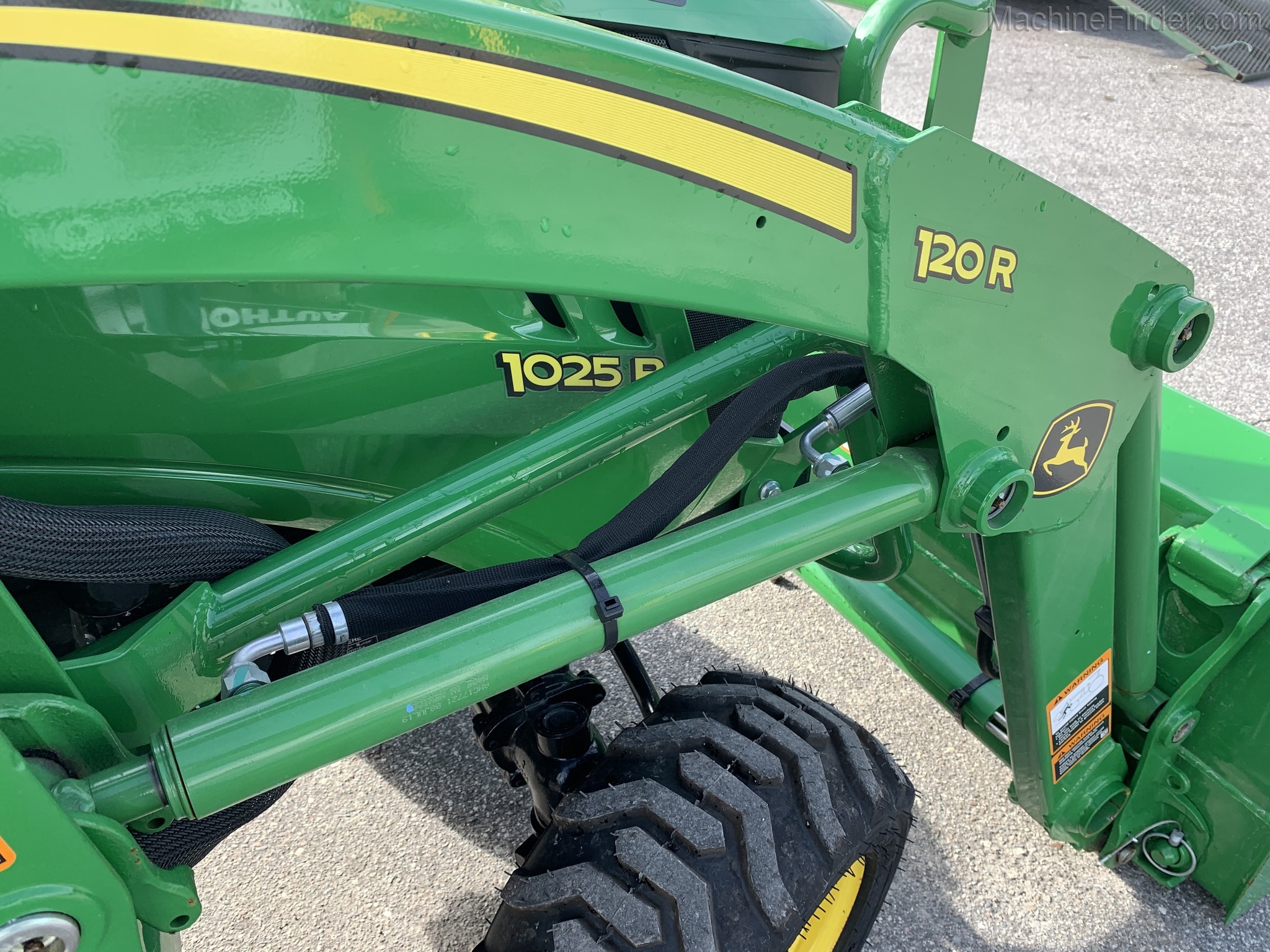 2020 John Deere 1025R Image 3