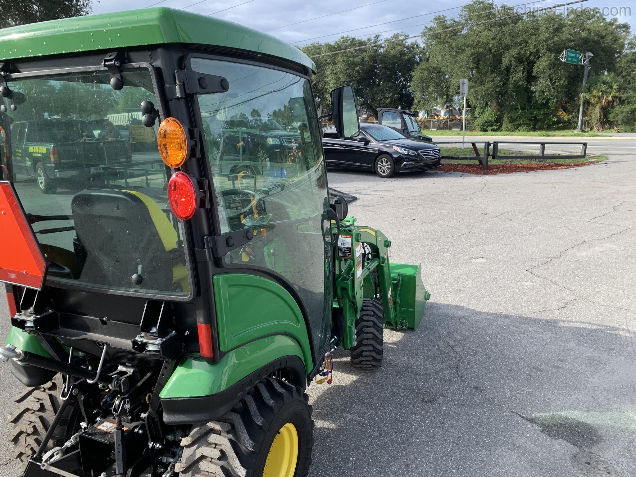 2020 John Deere 1025R Image 4