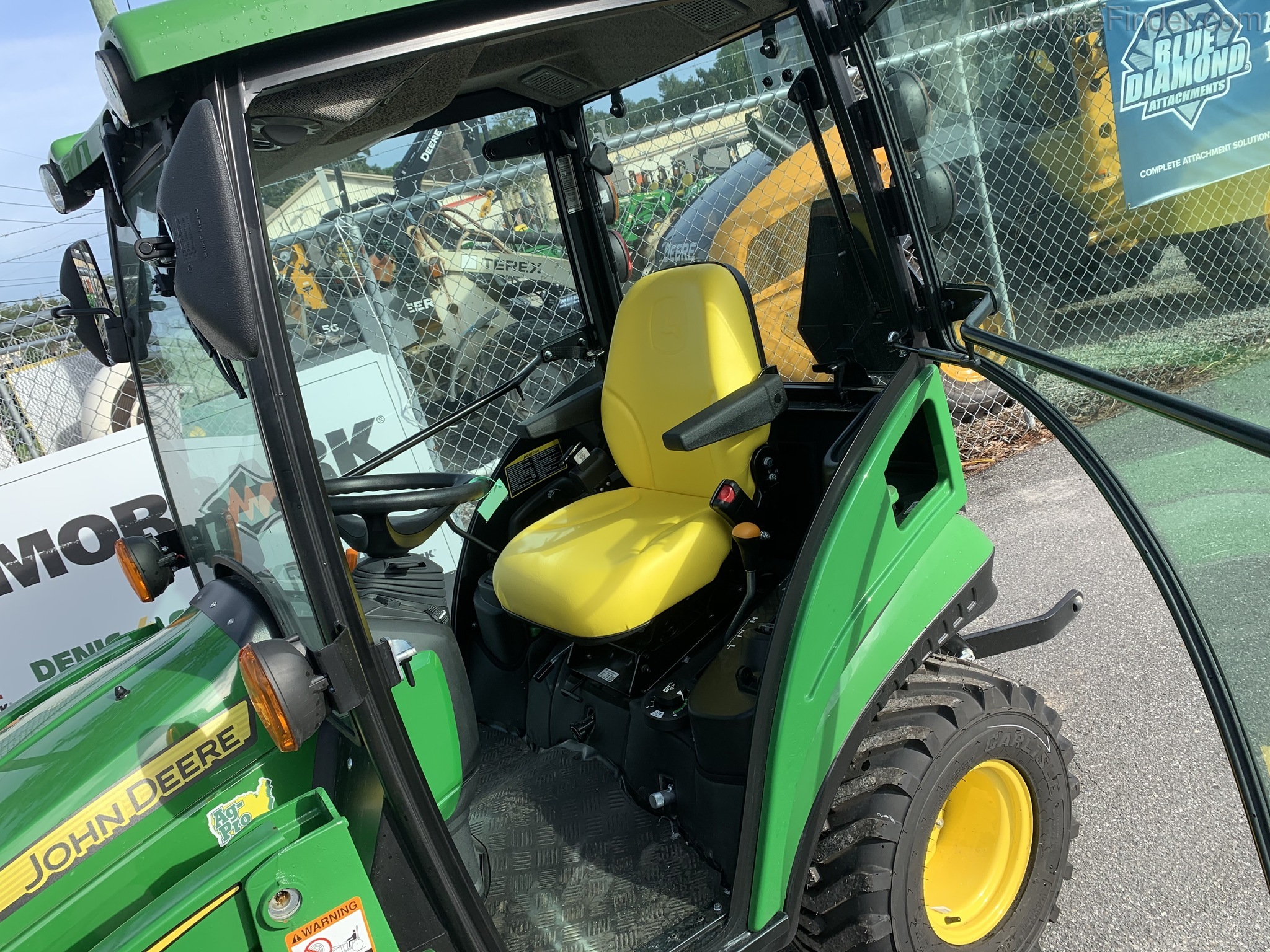 2020 John Deere 1025R Image 7
