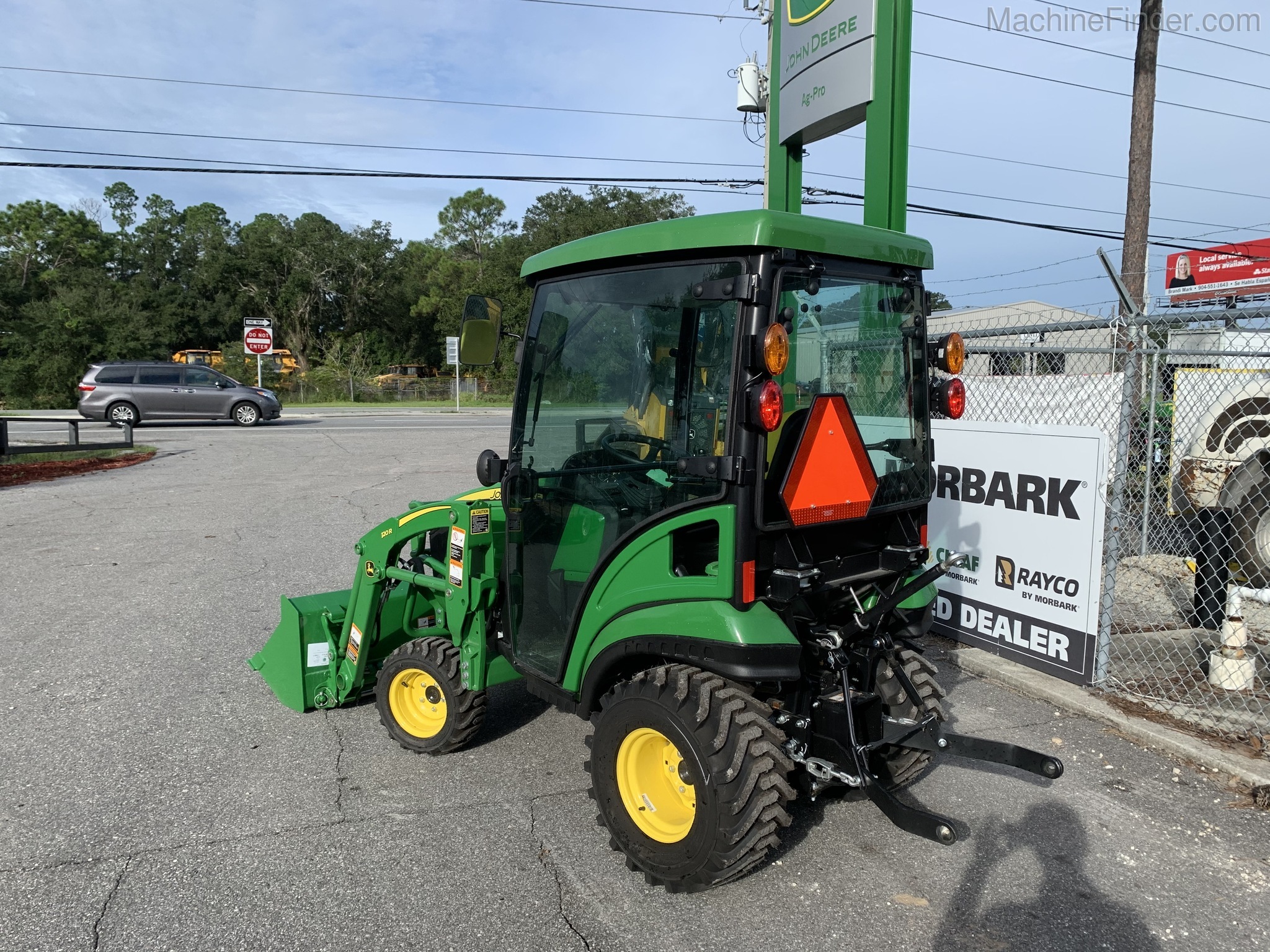2020 John Deere 1025R Image 6