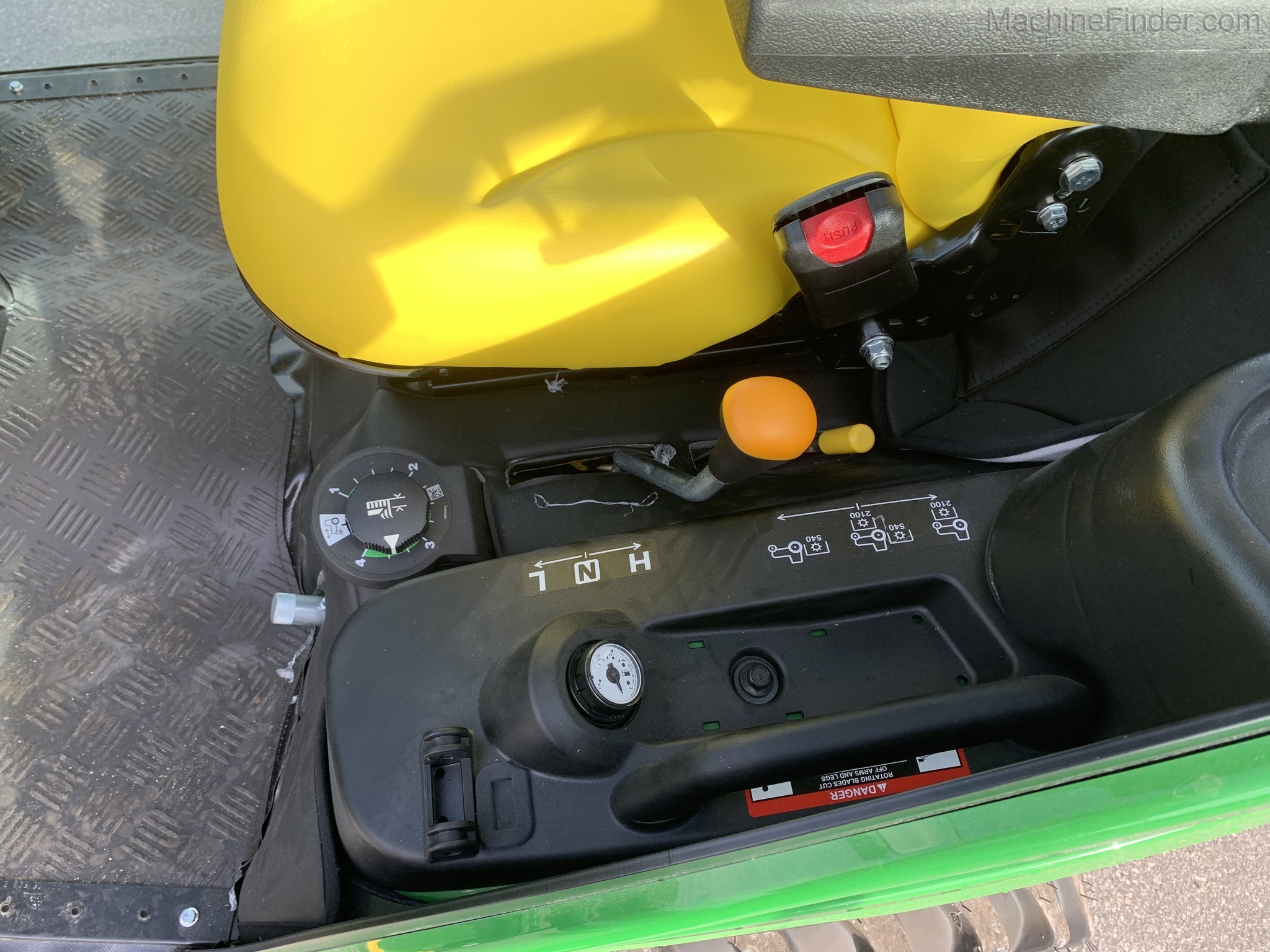 2020 John Deere 1025R Image 8