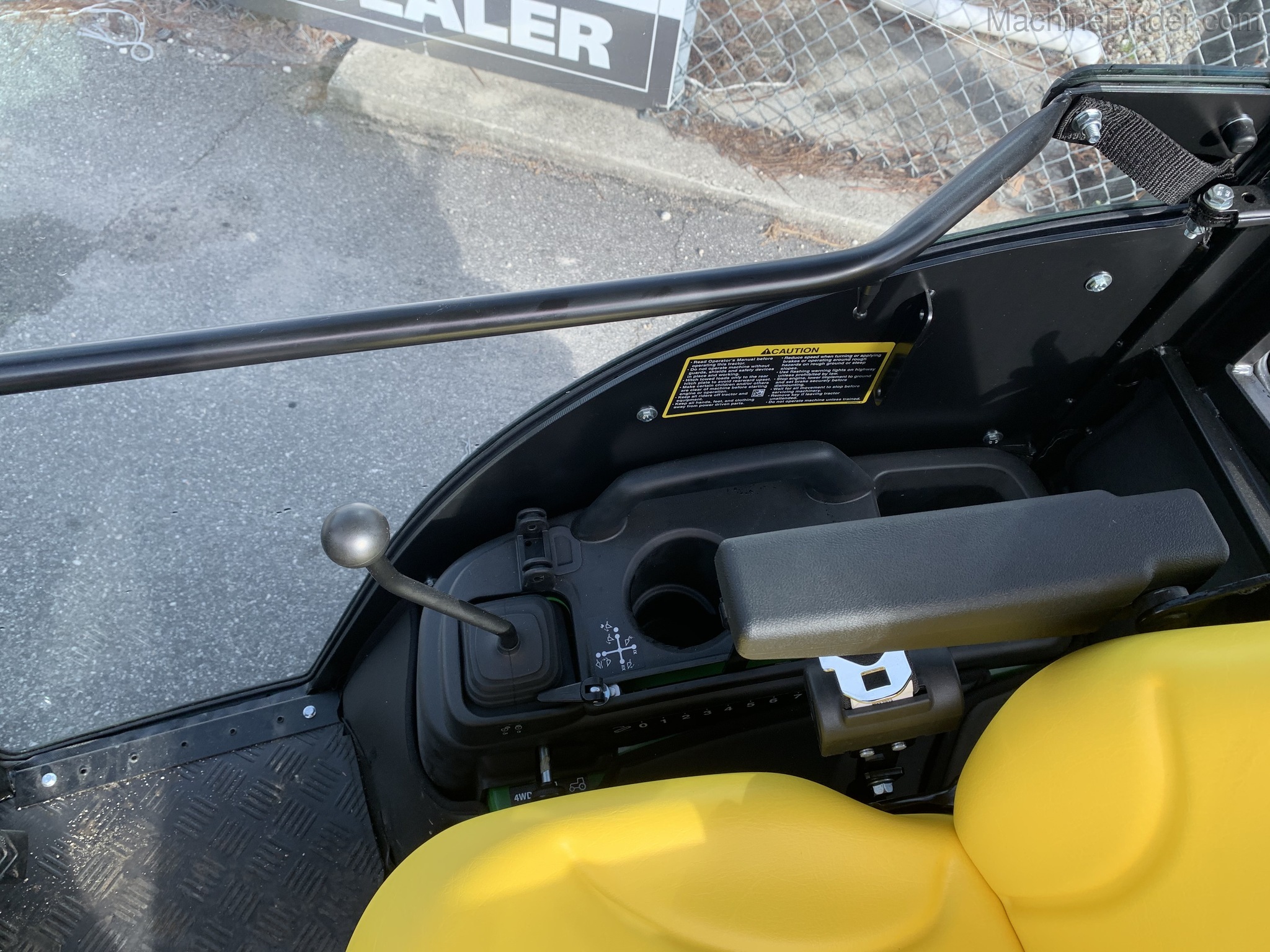 2020 John Deere 1025R Image 10