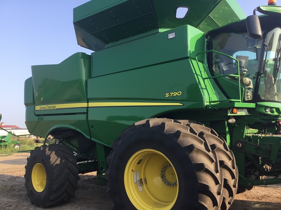 2020 John Deere S790 (3rd thumbnail)