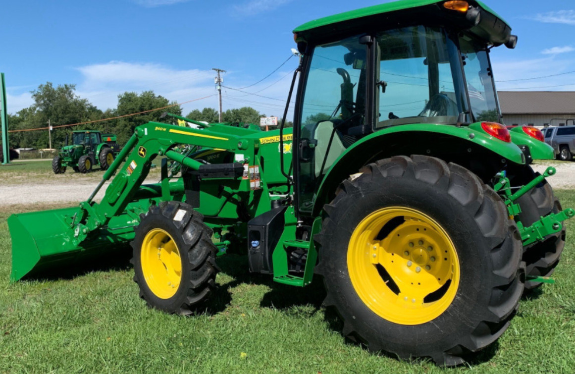 2023 John Deere 5100E Image 1