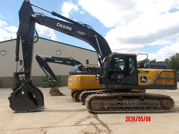 Photo of a 2022 John Deere 250GL