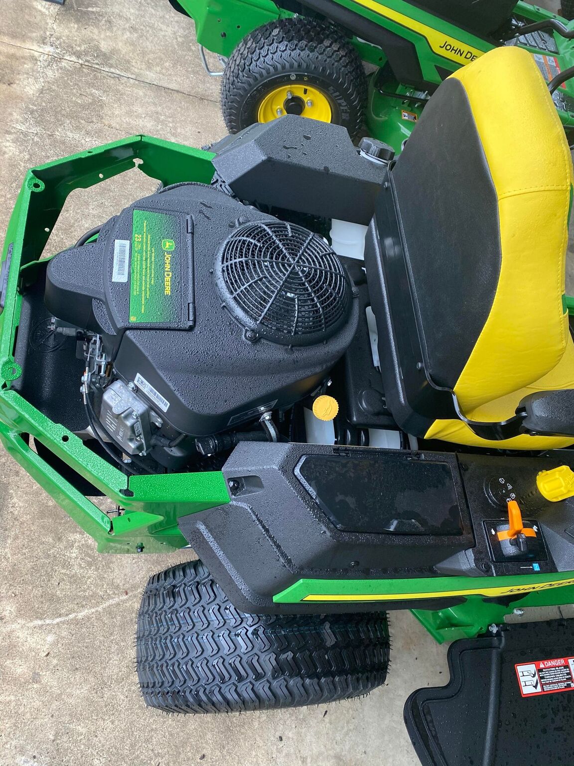 2025 John Deere Z330R Image 3