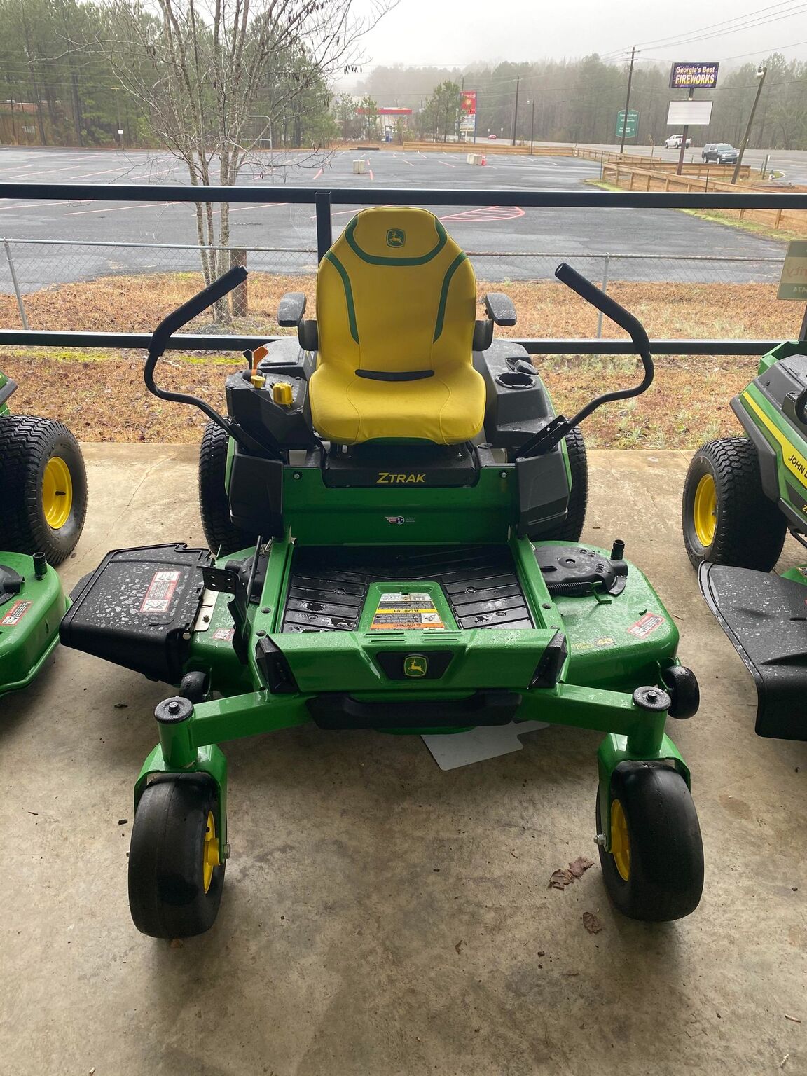 2025 John Deere Z330R Image 2