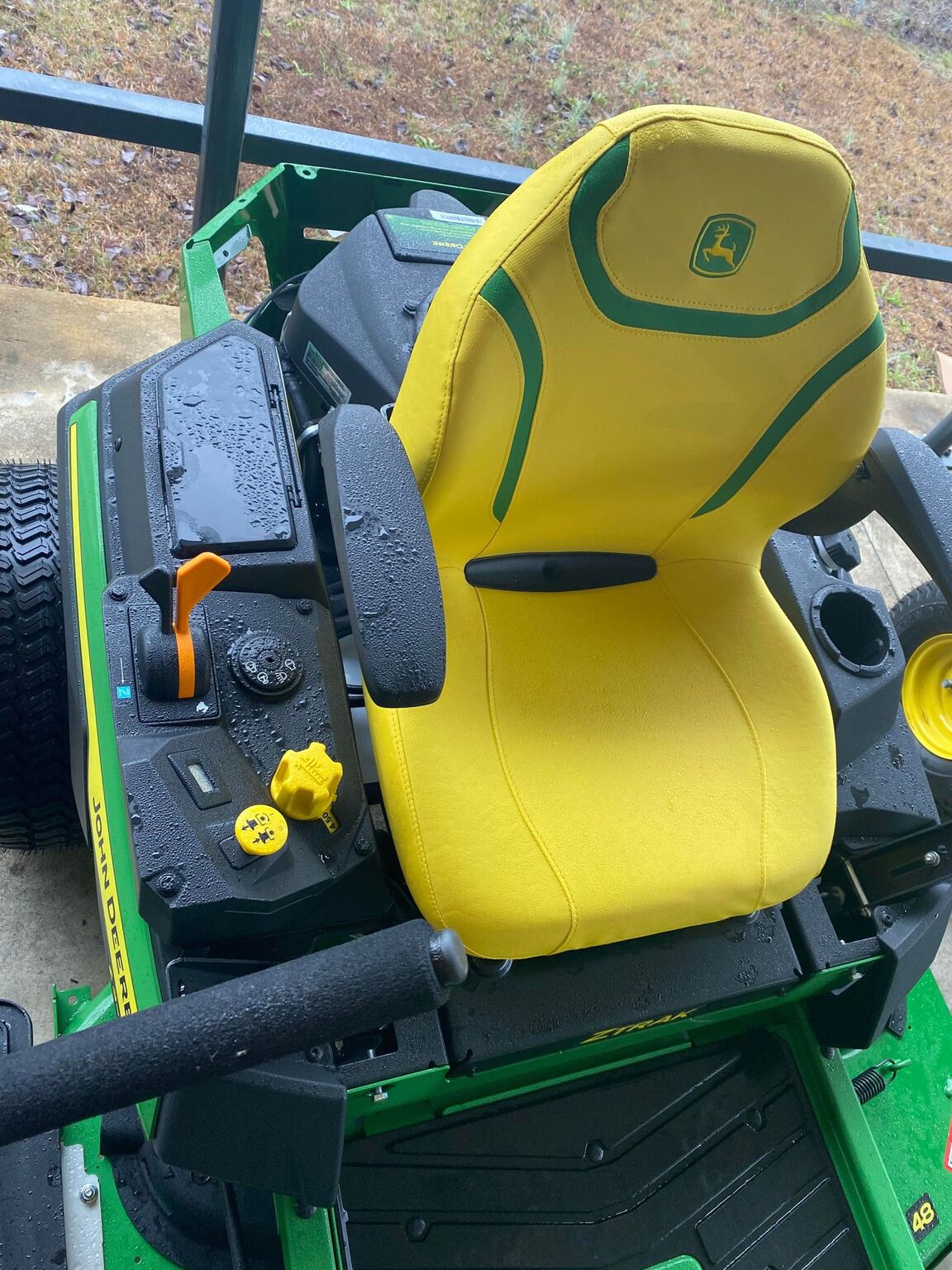 2025 John Deere Z330R Image 1