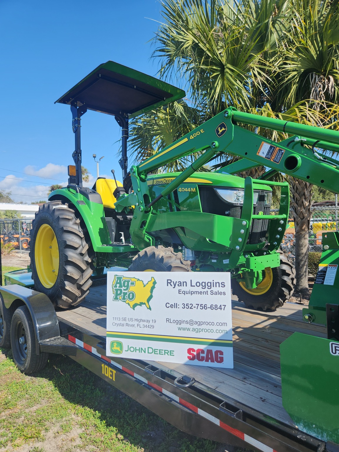 2023 John Deere 4044M Image 2